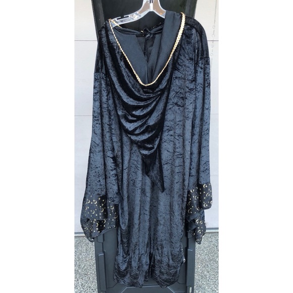 Cloak - Picture 5 of 6